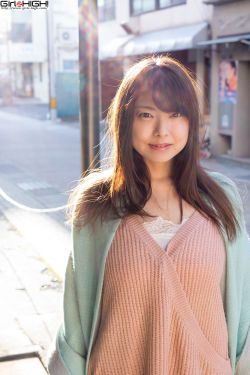 美女拉屎粑粑露屁股眼无遮掩