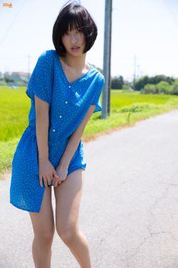 美女百分百露胸