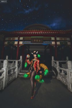 被女王跪踩在脚足调教免费视频