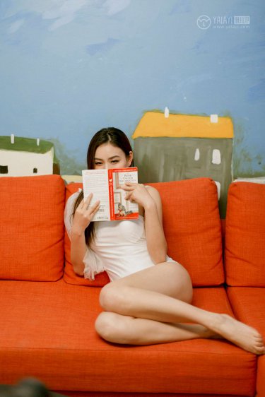 开档黑丝高跟鞋假屌后入美臀