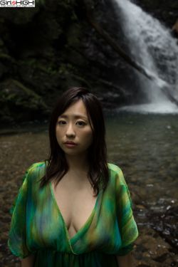 办公桌下吻女经理的丝袜脚