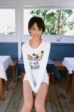 脱美女的内裤摸她的内内